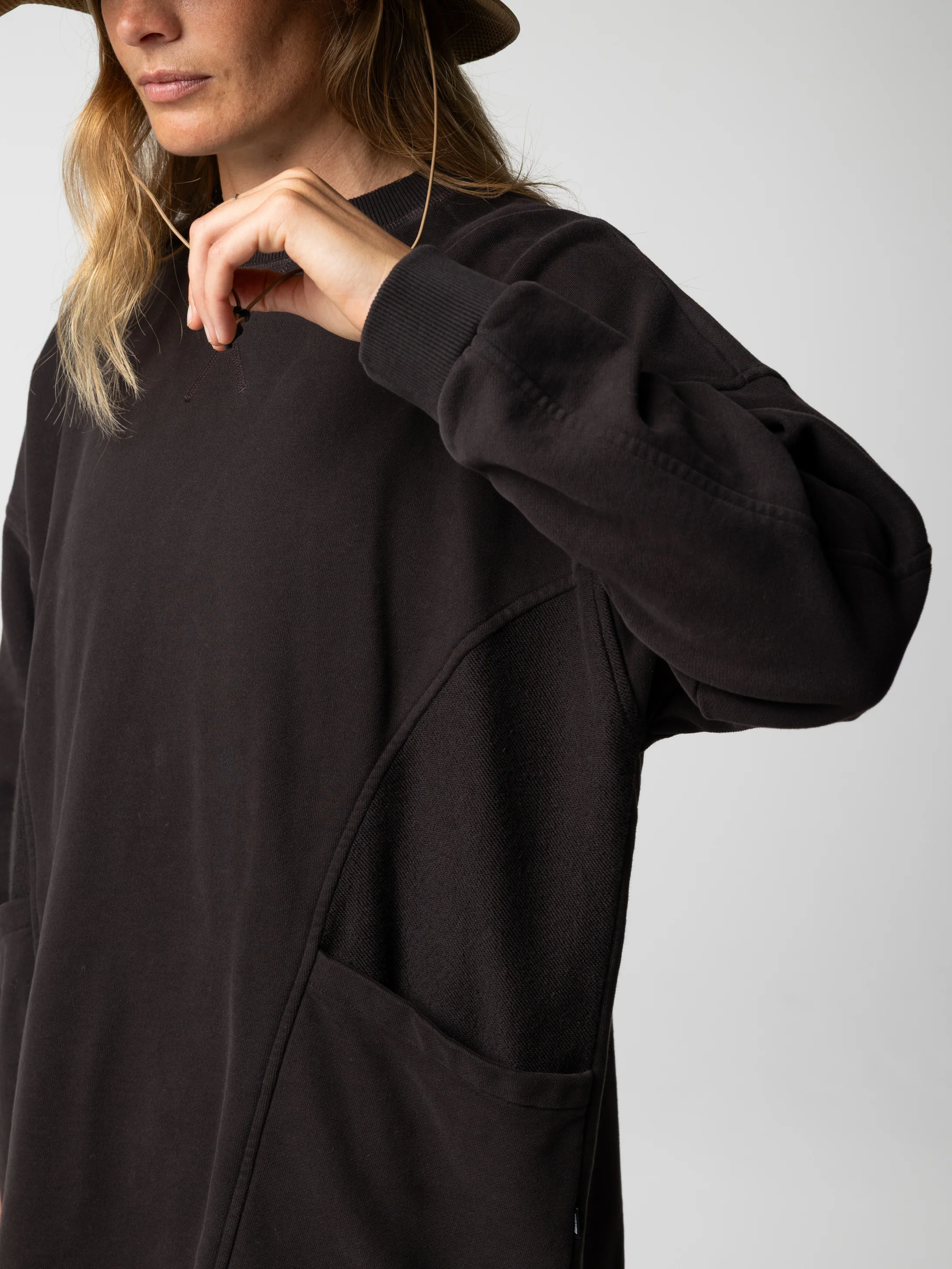 Women's Awen Sweatshirt - Image 5